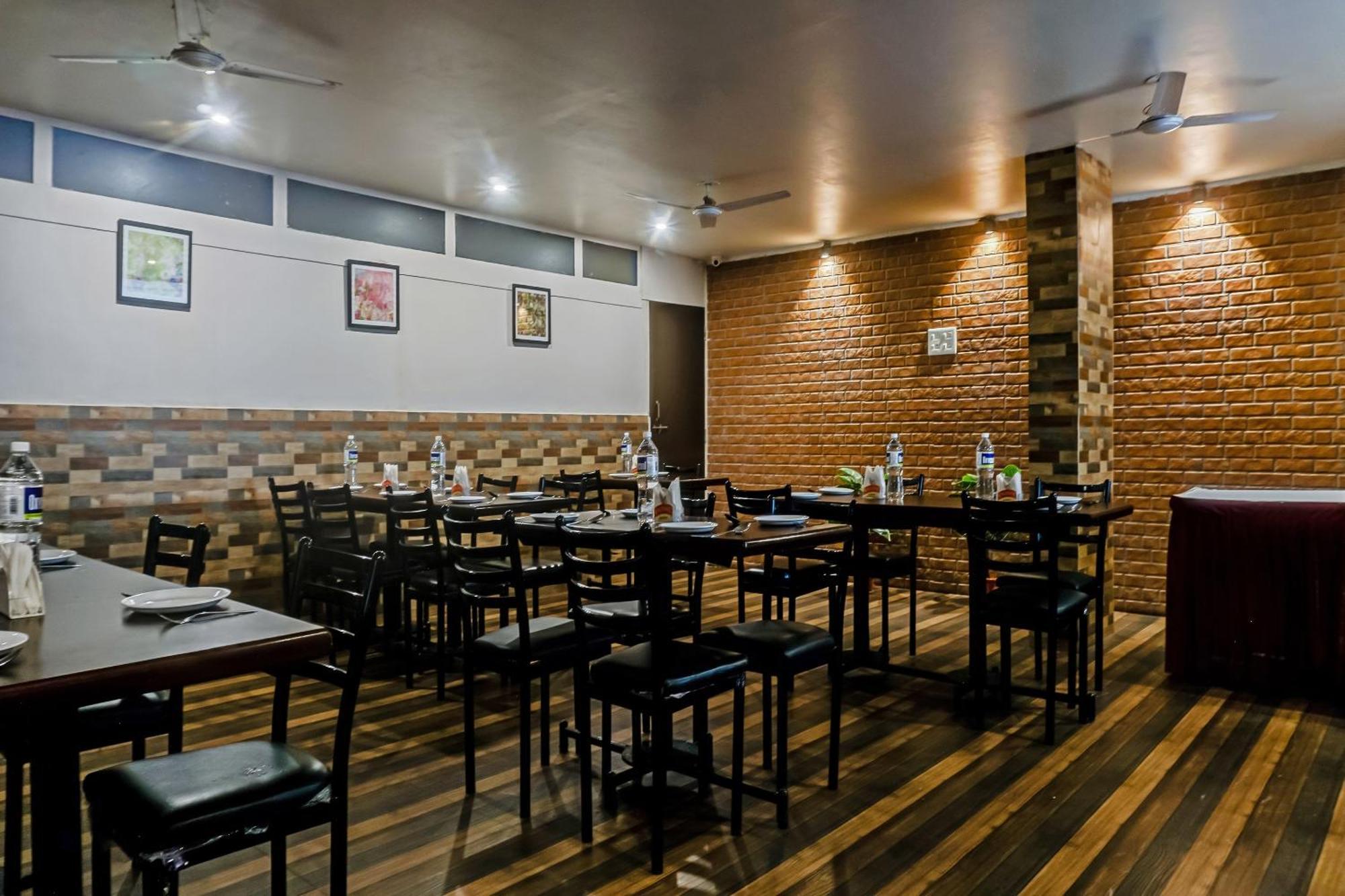 Hotel O Log Inn Plaza Near Eon It Park بونة المظهر الخارجي الصورة