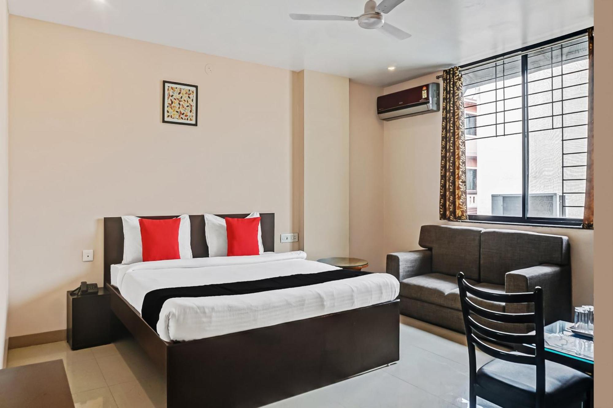 Hotel O Log Inn Plaza Near Eon It Park بونة المظهر الخارجي الصورة