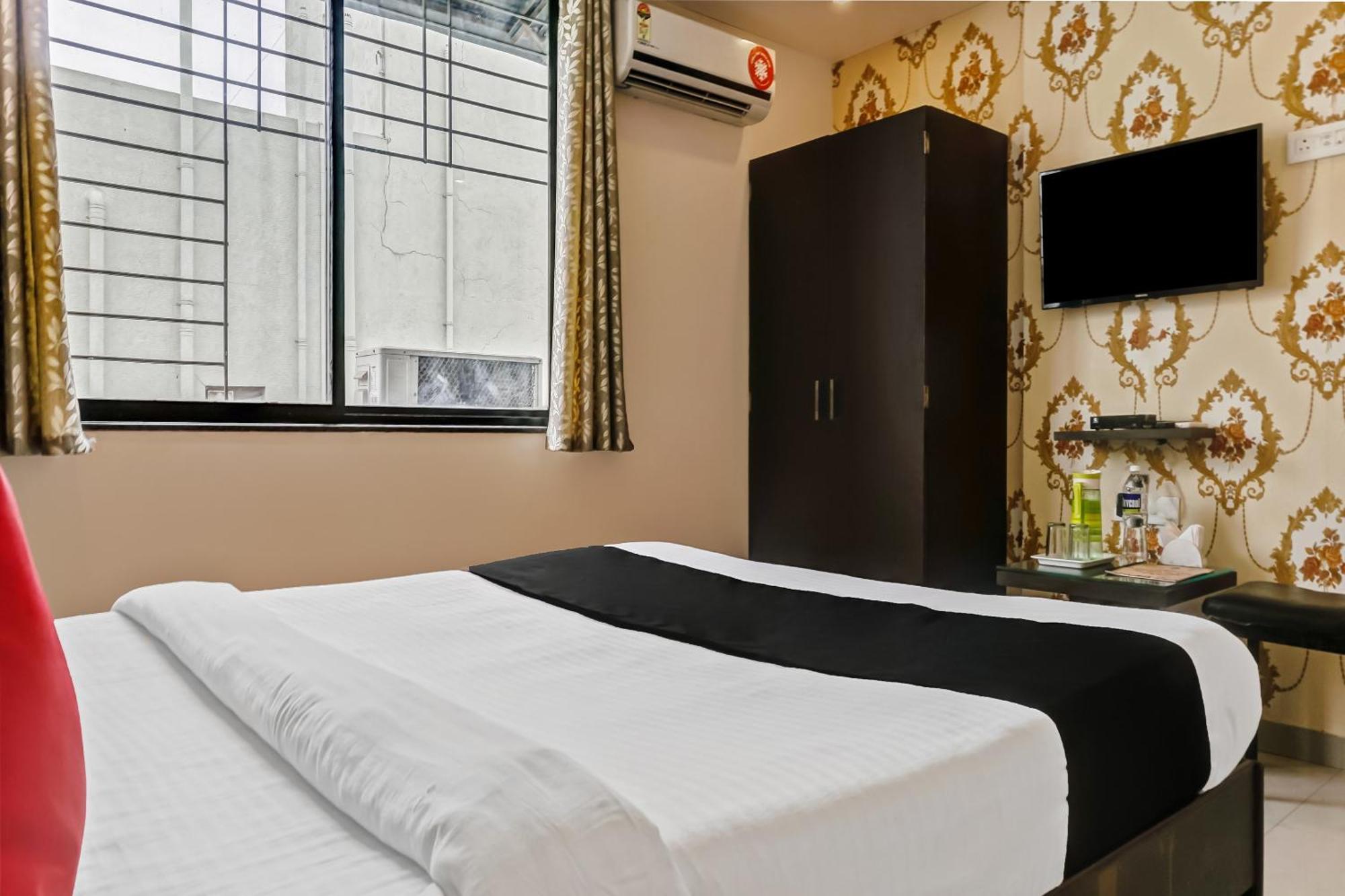 Hotel O Log Inn Plaza Near Eon It Park بونة المظهر الخارجي الصورة