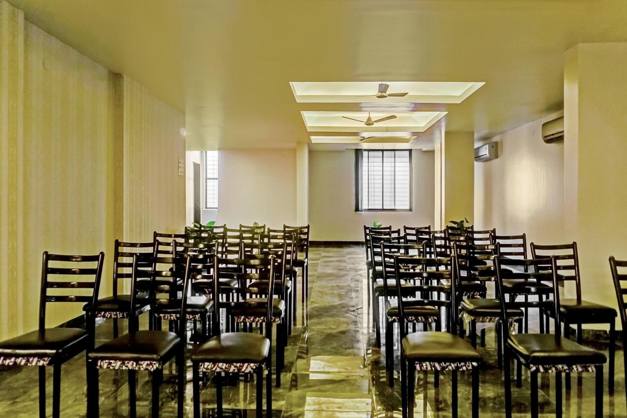 Hotel O Log Inn Plaza Near Eon It Park بونة المظهر الخارجي الصورة