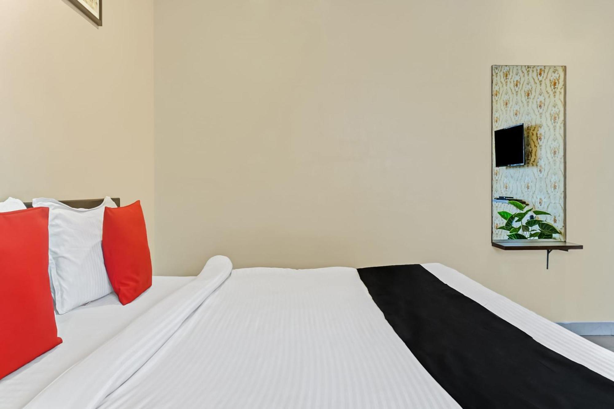 Hotel O Log Inn Plaza Near Eon It Park بونة المظهر الخارجي الصورة