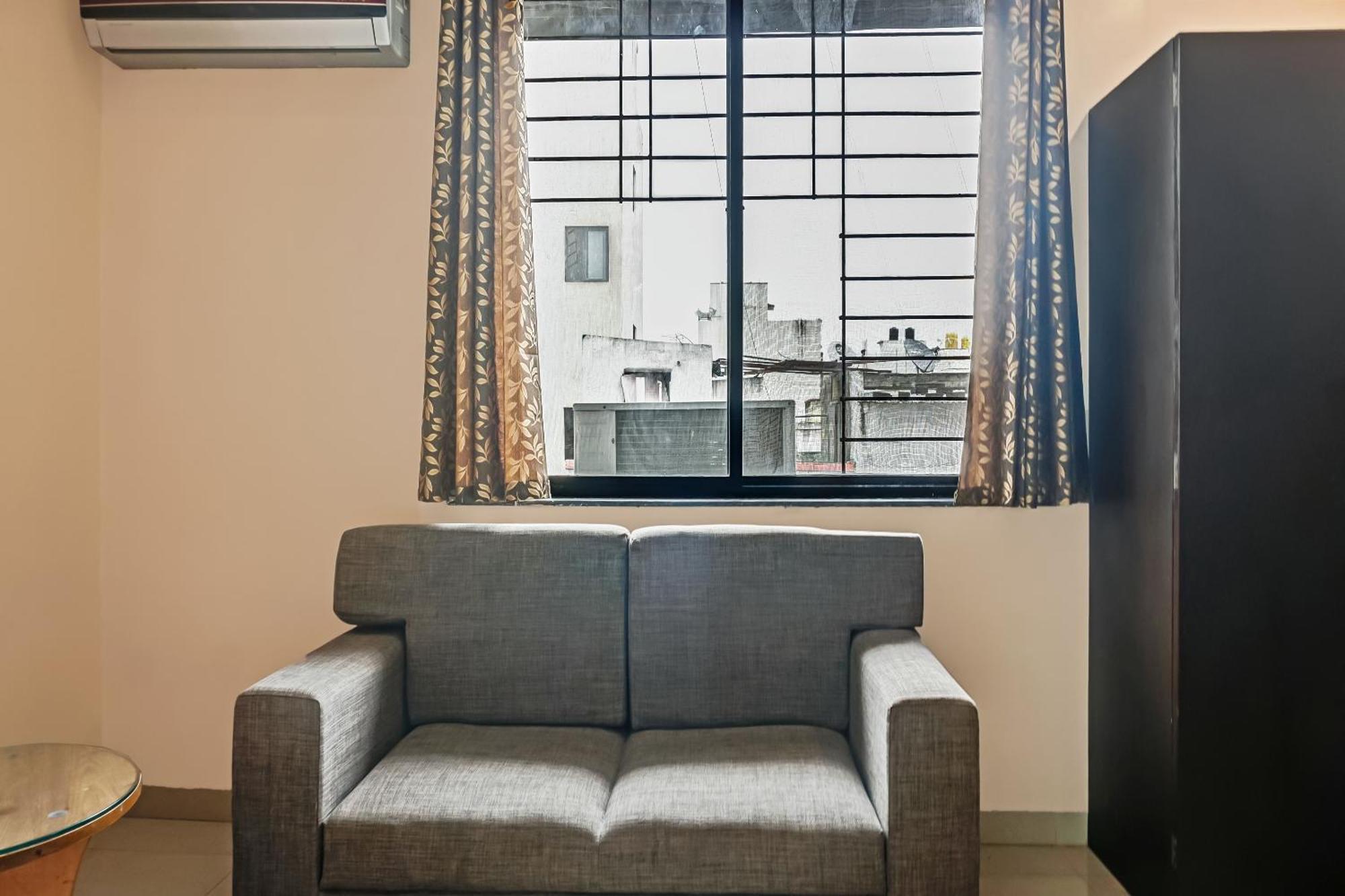 Hotel O Log Inn Plaza Near Eon It Park بونة المظهر الخارجي الصورة
