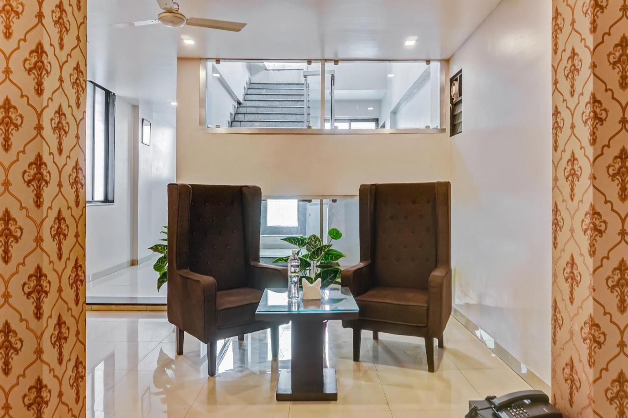 Hotel O Log Inn Plaza Near Eon It Park بونة المظهر الخارجي الصورة