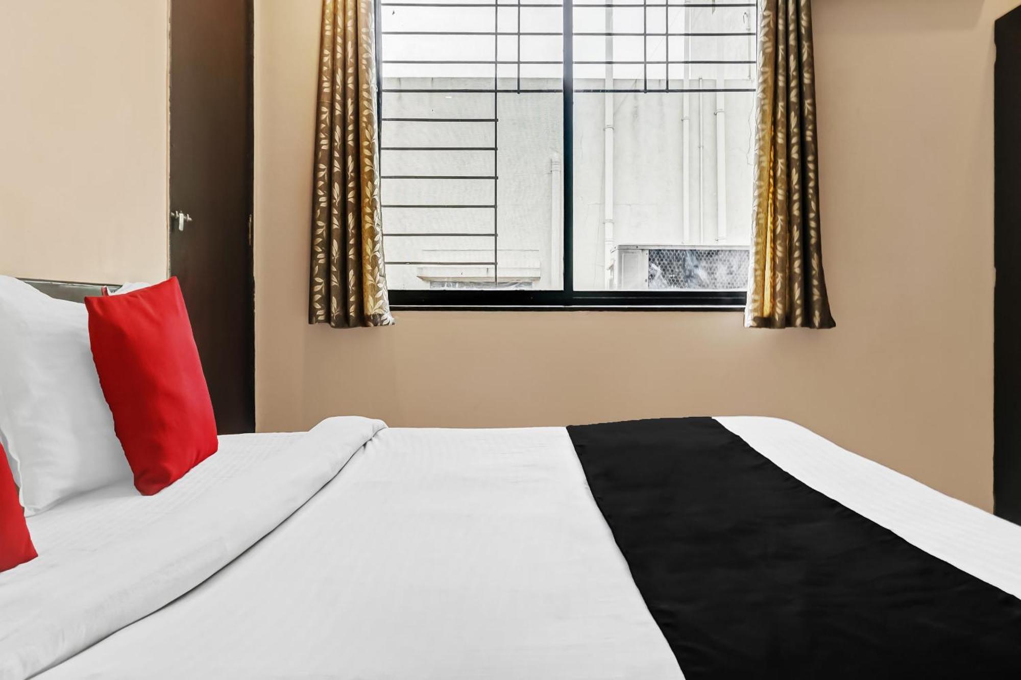 Hotel O Log Inn Plaza Near Eon It Park بونة المظهر الخارجي الصورة
