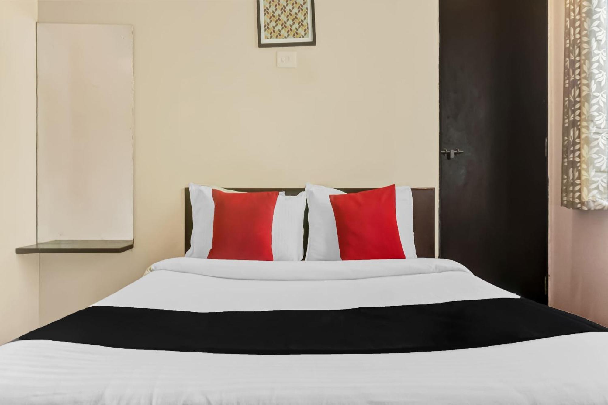Hotel O Log Inn Plaza Near Eon It Park بونة المظهر الخارجي الصورة