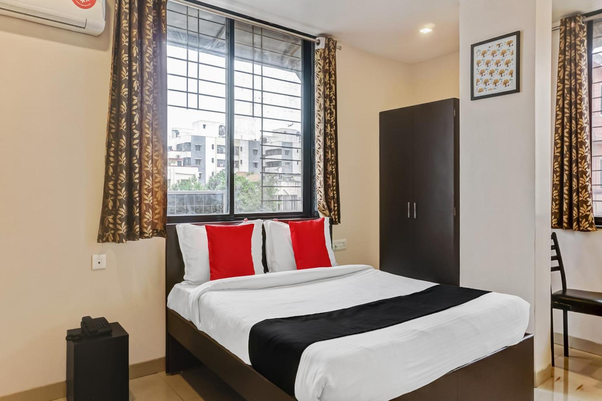 Hotel O Log Inn Plaza Near Eon It Park بونة المظهر الخارجي الصورة