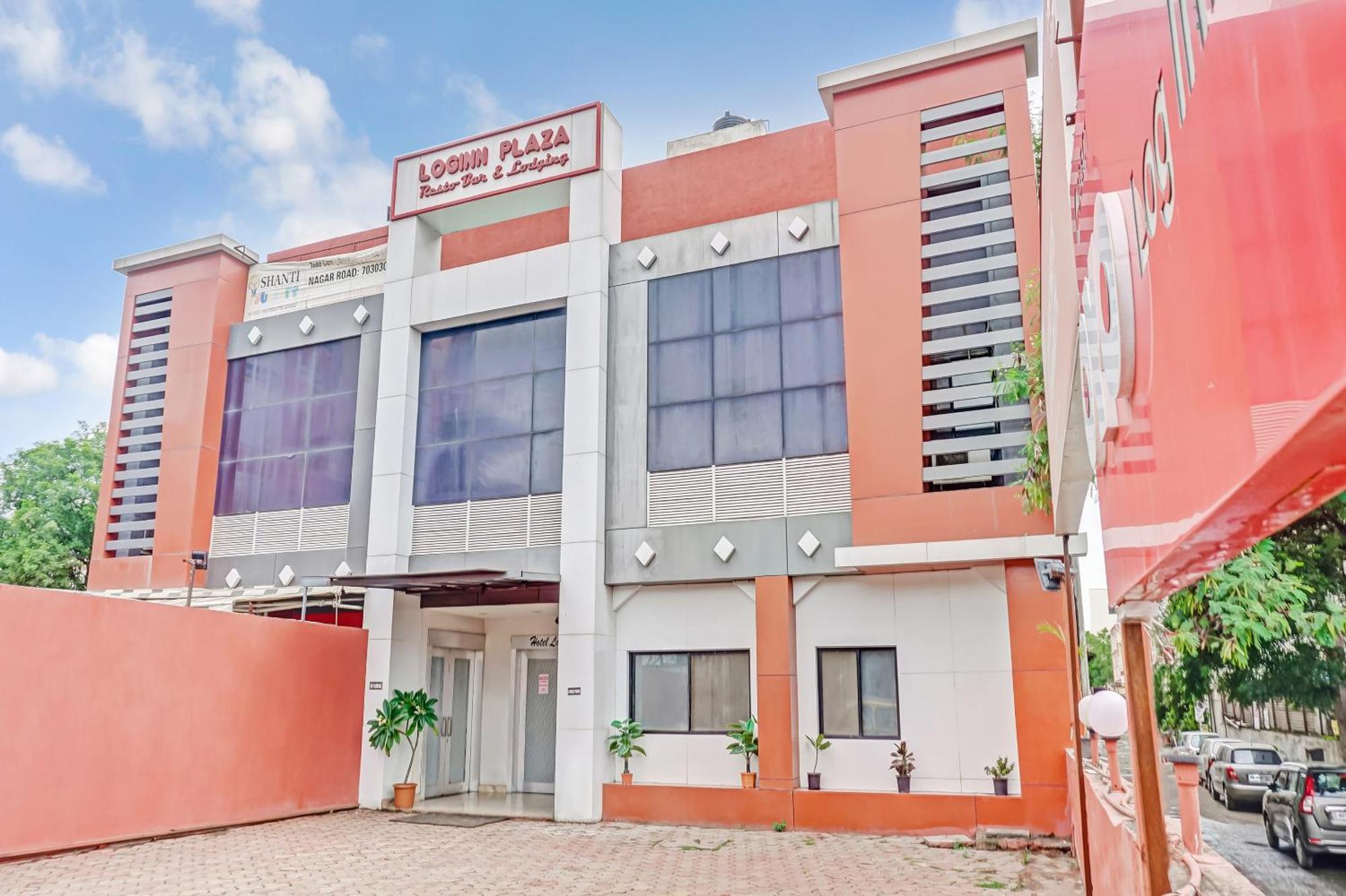 Hotel O Log Inn Plaza Near Eon It Park بونة المظهر الخارجي الصورة
