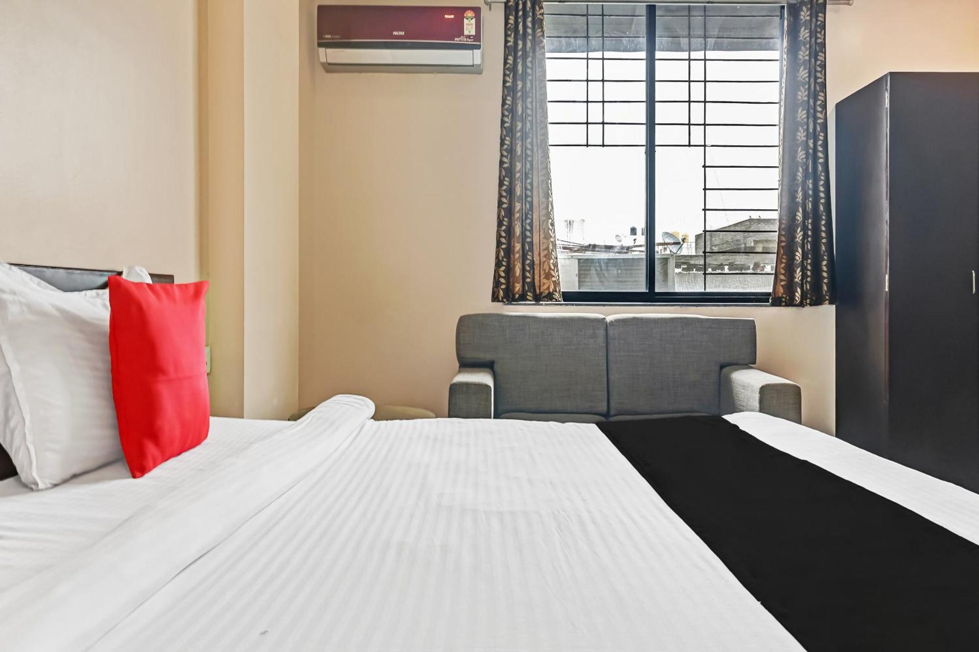 Hotel O Log Inn Plaza Near Eon It Park بونة المظهر الخارجي الصورة